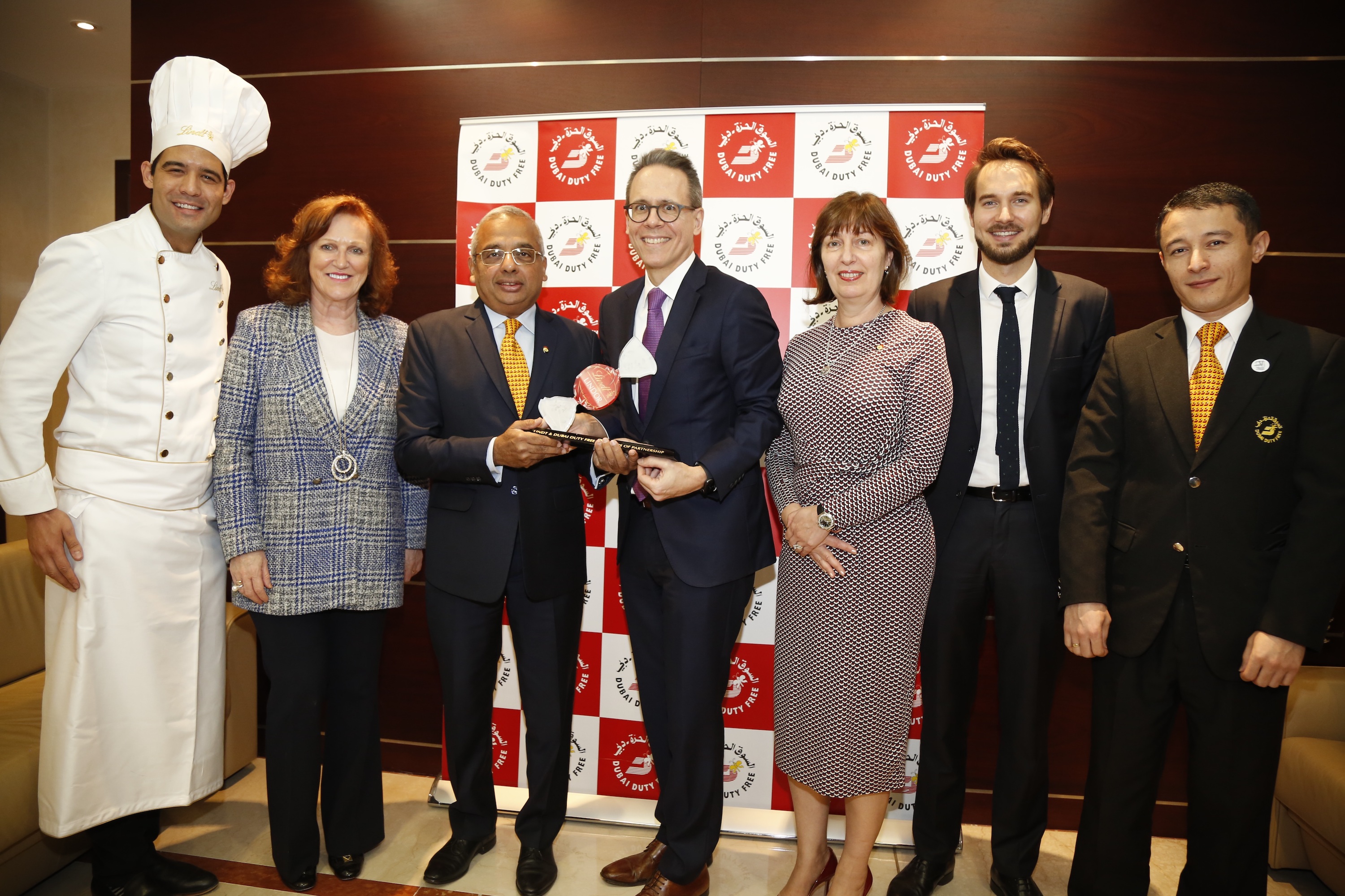 Magical Moment: Lindt & Sprüngli Travel Retail honours Dubai Duty Free with top retail partner award for 25th anniversary