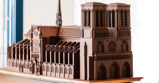 Valrhona, Extime Duty Free Paris and Lagardère Travel Retail mark Notre-Dame’s historic reopening with a captivating chocolate sculpture at Charles de Gaulle Airport