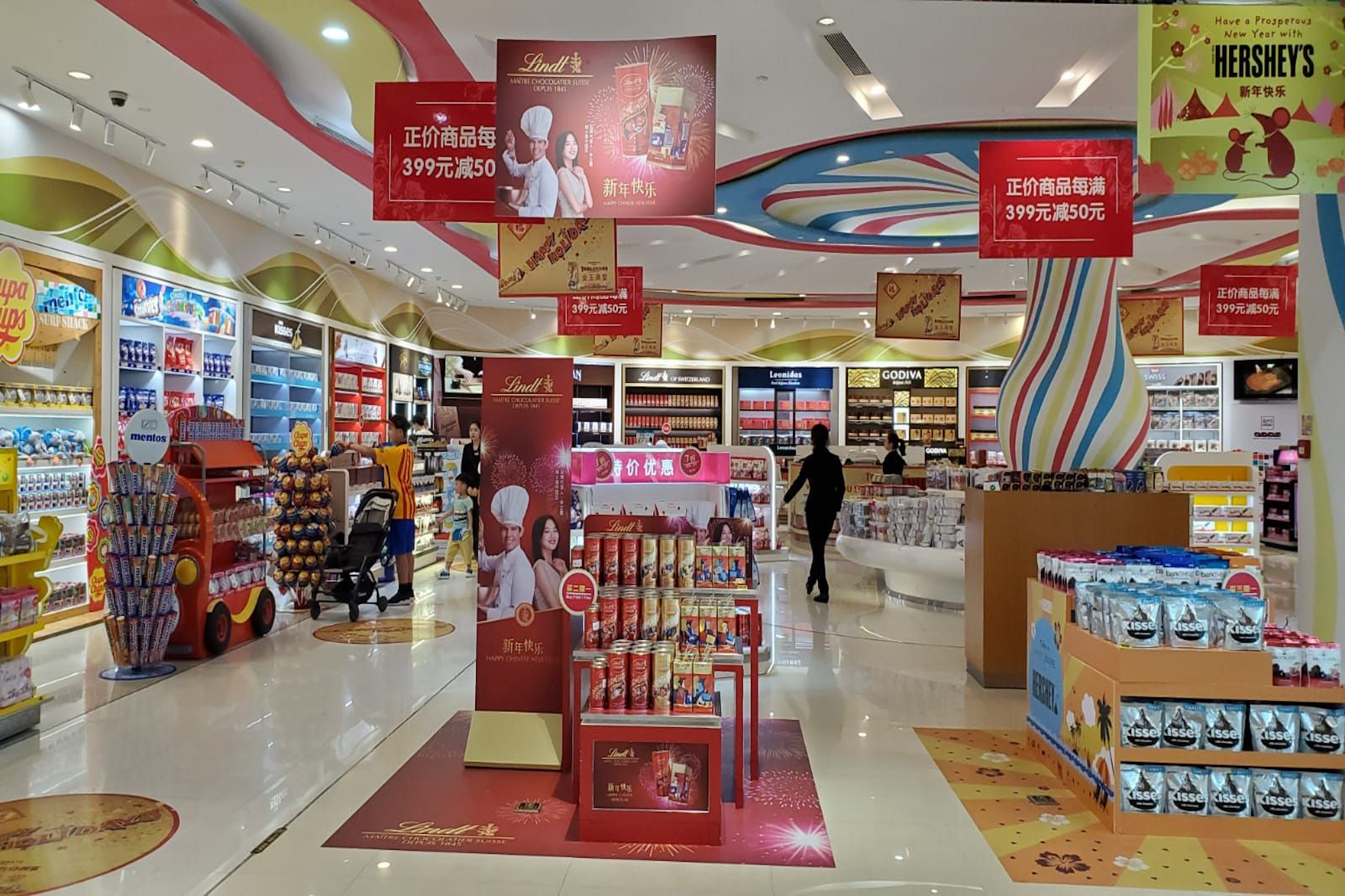 Make the seasons magical – Lindt & Sprüngli Travel Retail welcomes Chinese New Year with LINDT China Brand Ambassador Xin Zhilei