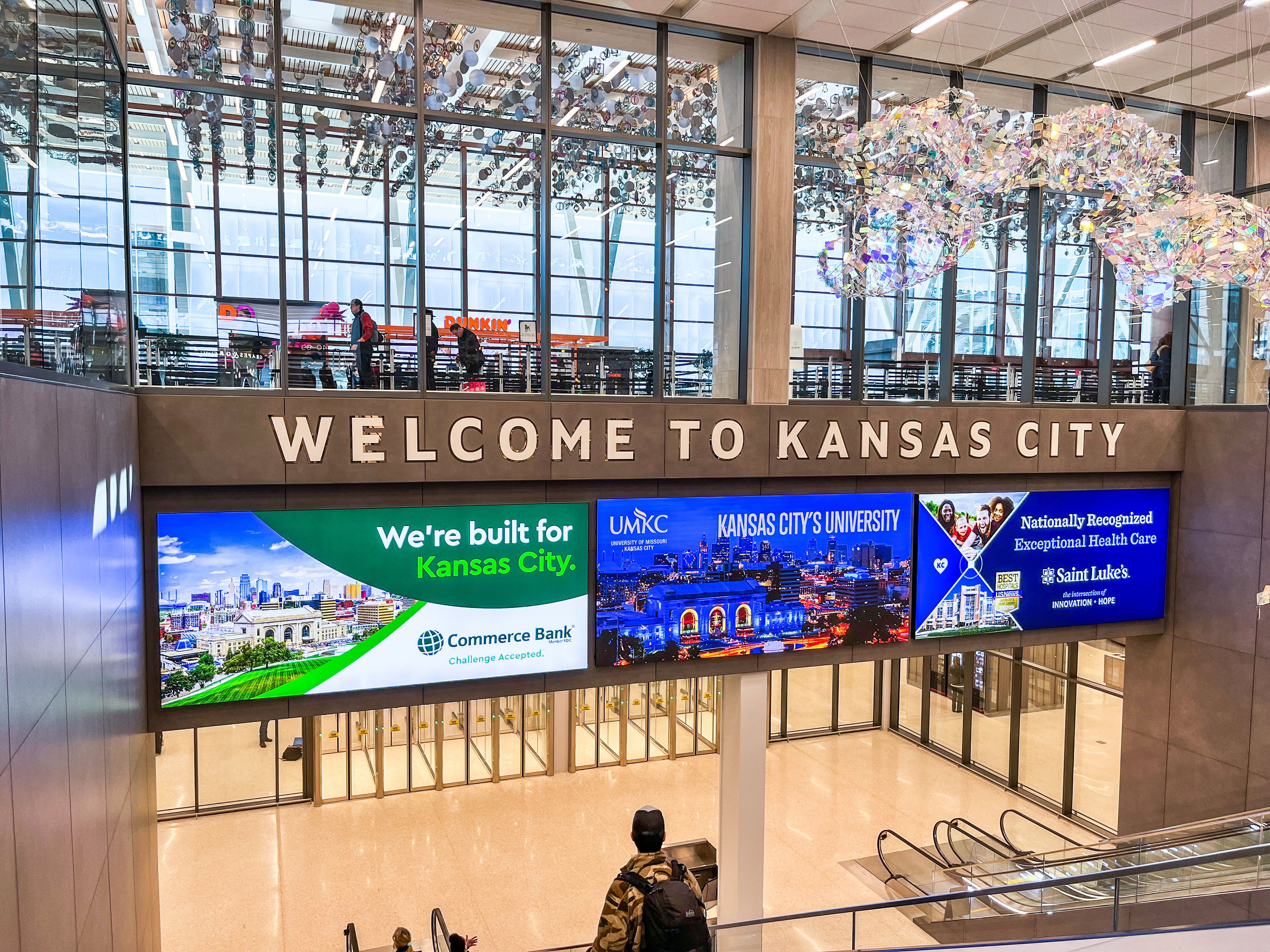 Departure Media Airport Advertising celebrates successful first year  with Kansas City International Airport (MCI)