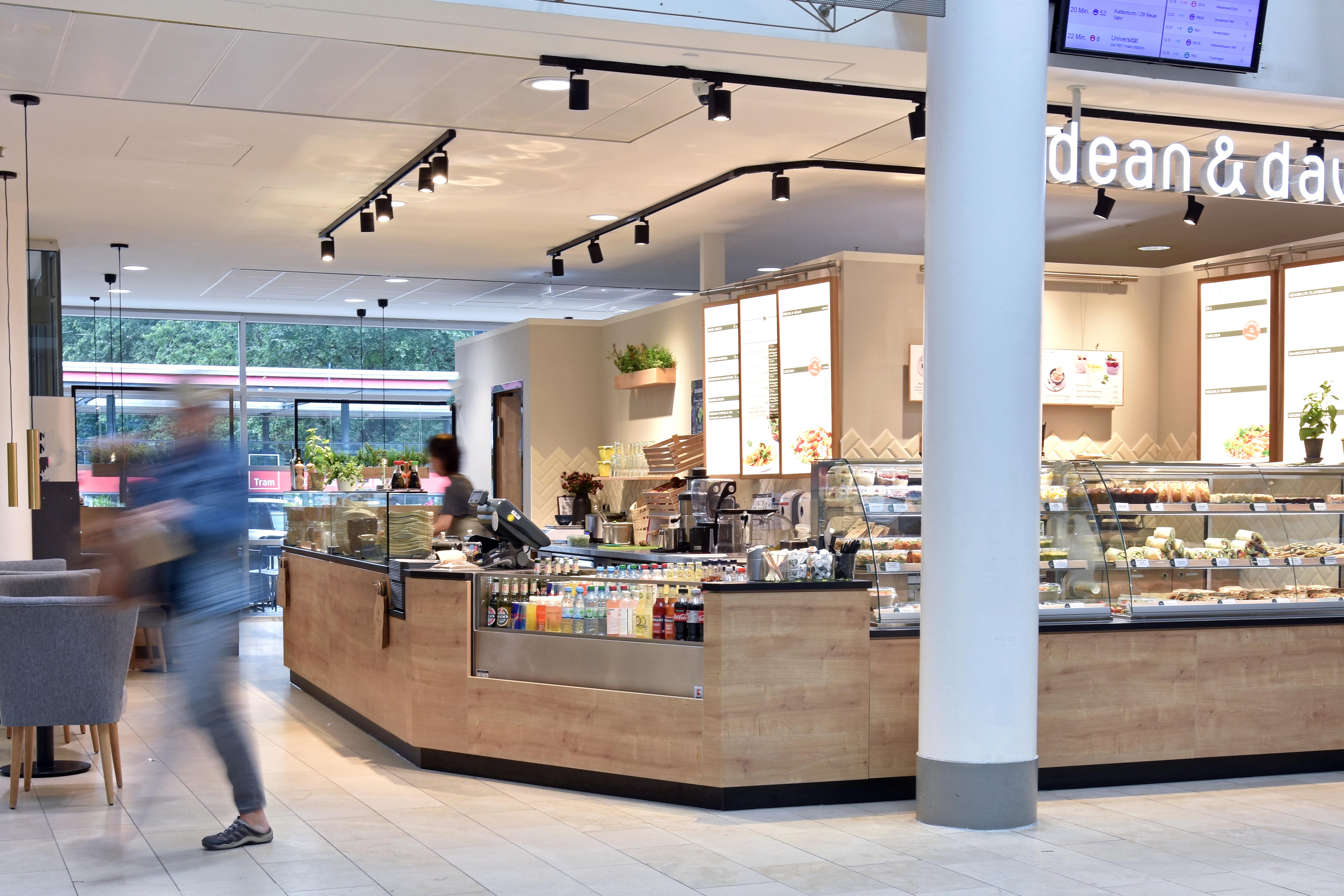 SSP attracts local and international customers with new dean&david store at Bremen Airport